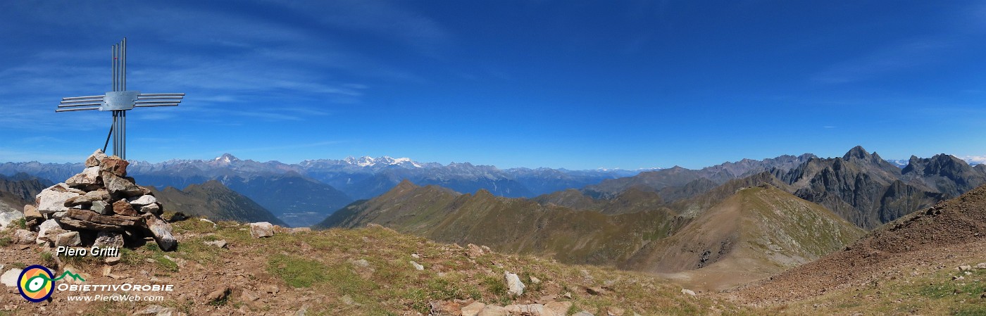 49 Panoramica dal Monte Masoni verso Alpi Retiche a sx e Orobie a dx.jpg